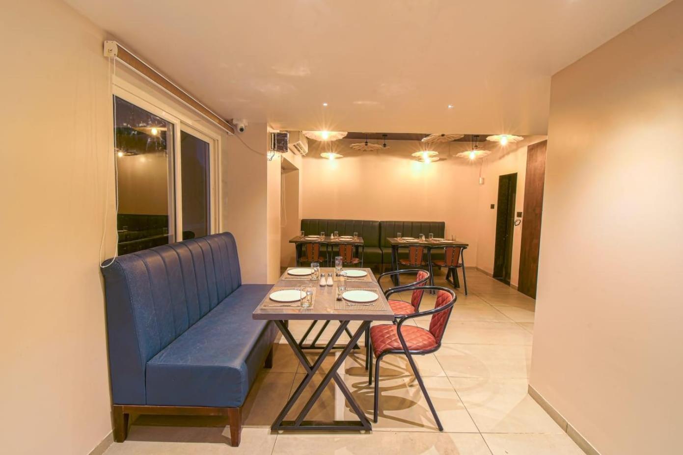 Hotel Vrindavan Deluxe โกลฮาปูร์ ภายนอก รูปภาพ