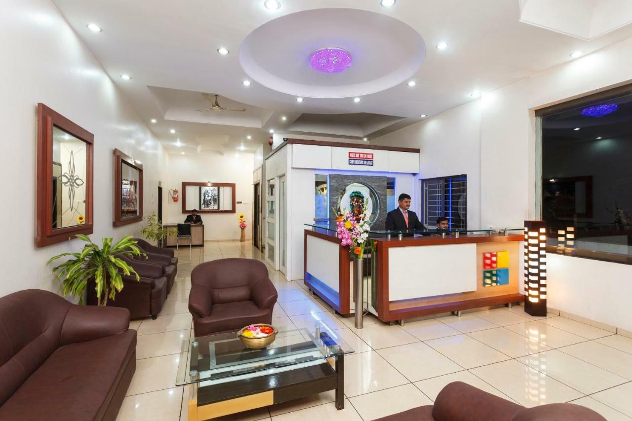 Hotel Vrindavan Deluxe โกลฮาปูร์ ภายนอก รูปภาพ